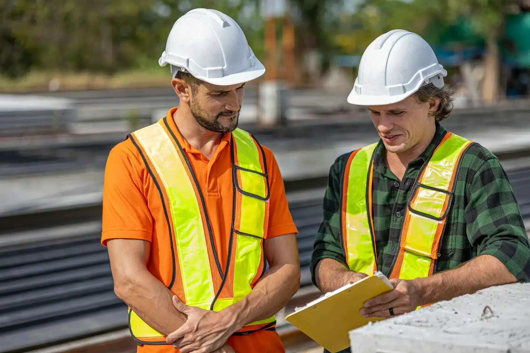 Bridge Funding for Contracts: How to Cover Costs Before the Customer Pays 2 Two contractors in hard hats reviewing job plans before a contract starts