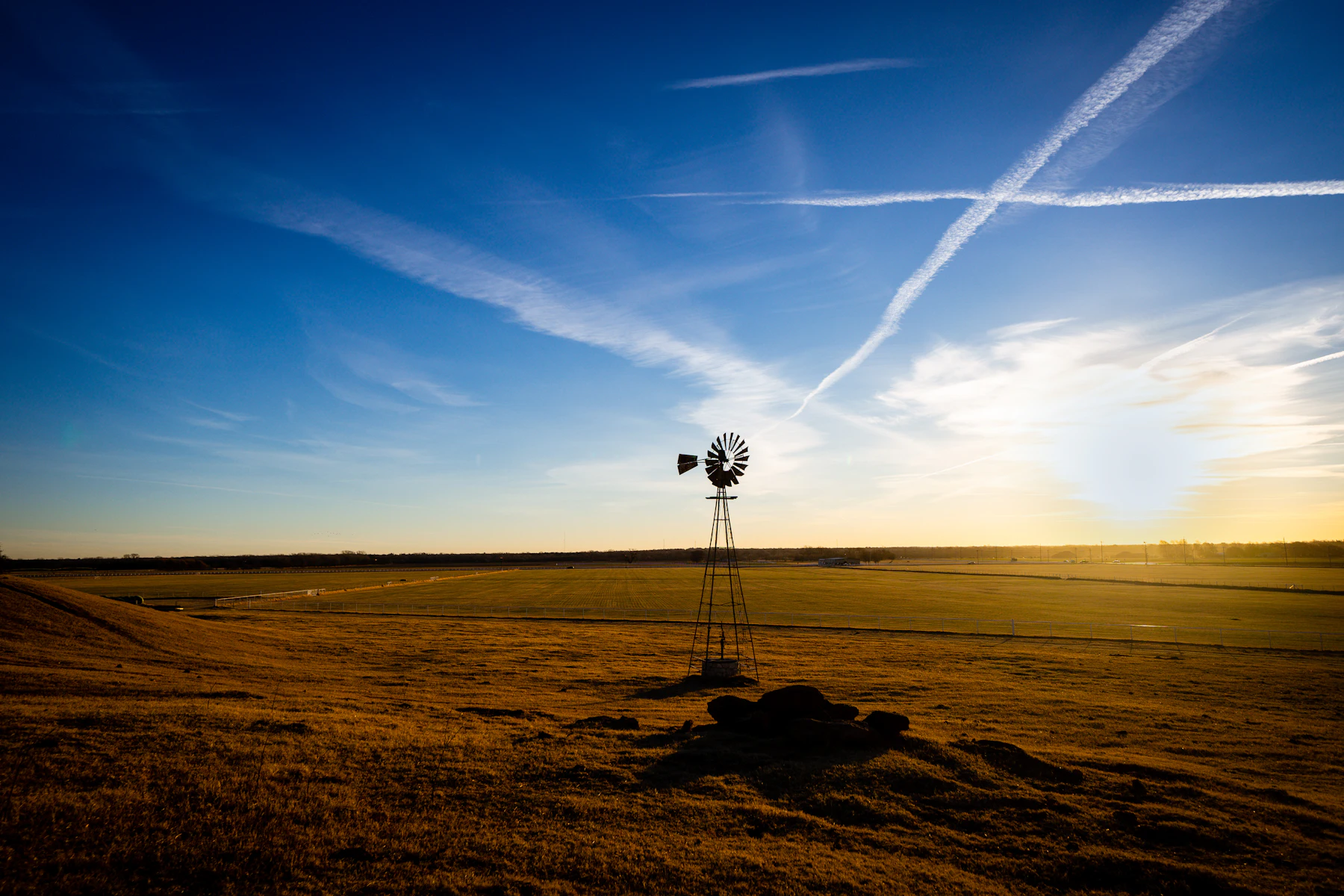 5 Reasons Oklahoma Business Owners Get Business Financing in 2026 2 Windmill in an Oklahoma field against the sky
