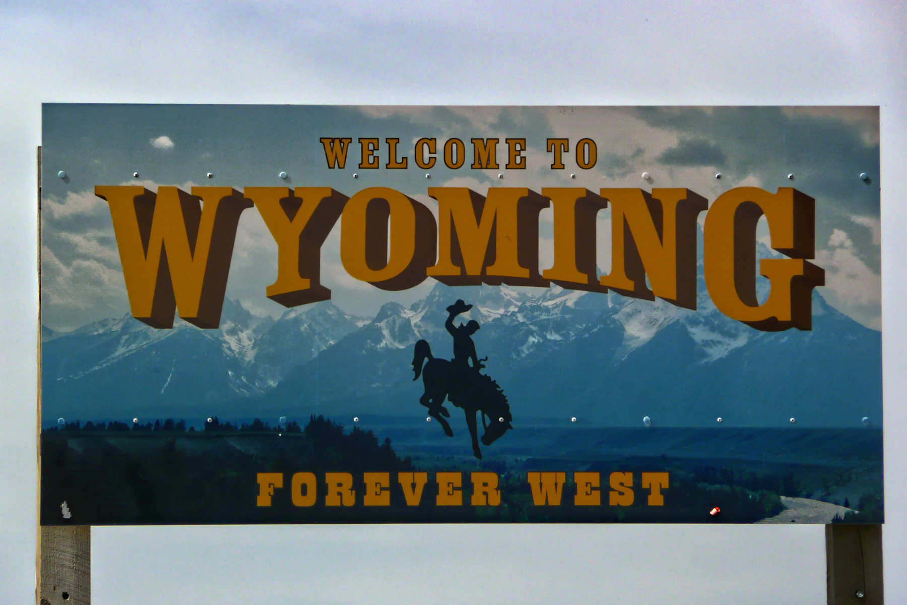 Welcome to Wyoming road sign in the snow