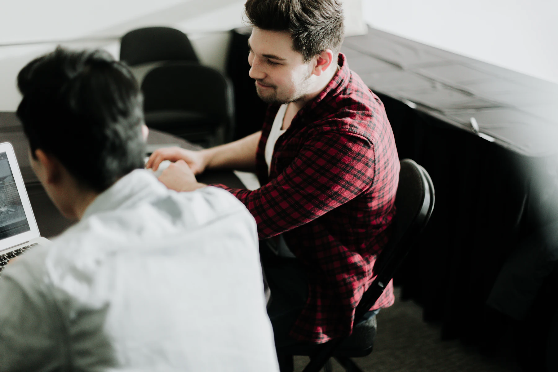 Business Funding for Hiring and Marketing: How to Finance a Growth Push 2 Business owner shaking hands with a new hire across a desk