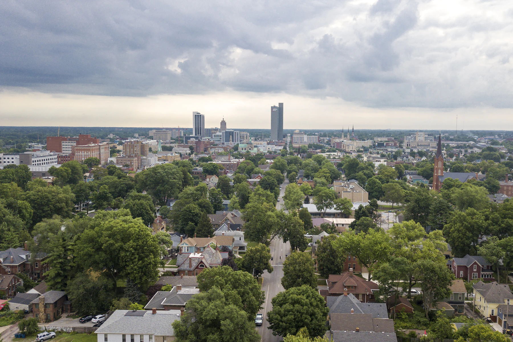 5 Razones por las que los Dueños de Negocios en Indiana Buscan Financiamiento en 2026 2 Vista aérea de los edificios de Fort Wayne, Indiana, durante el día