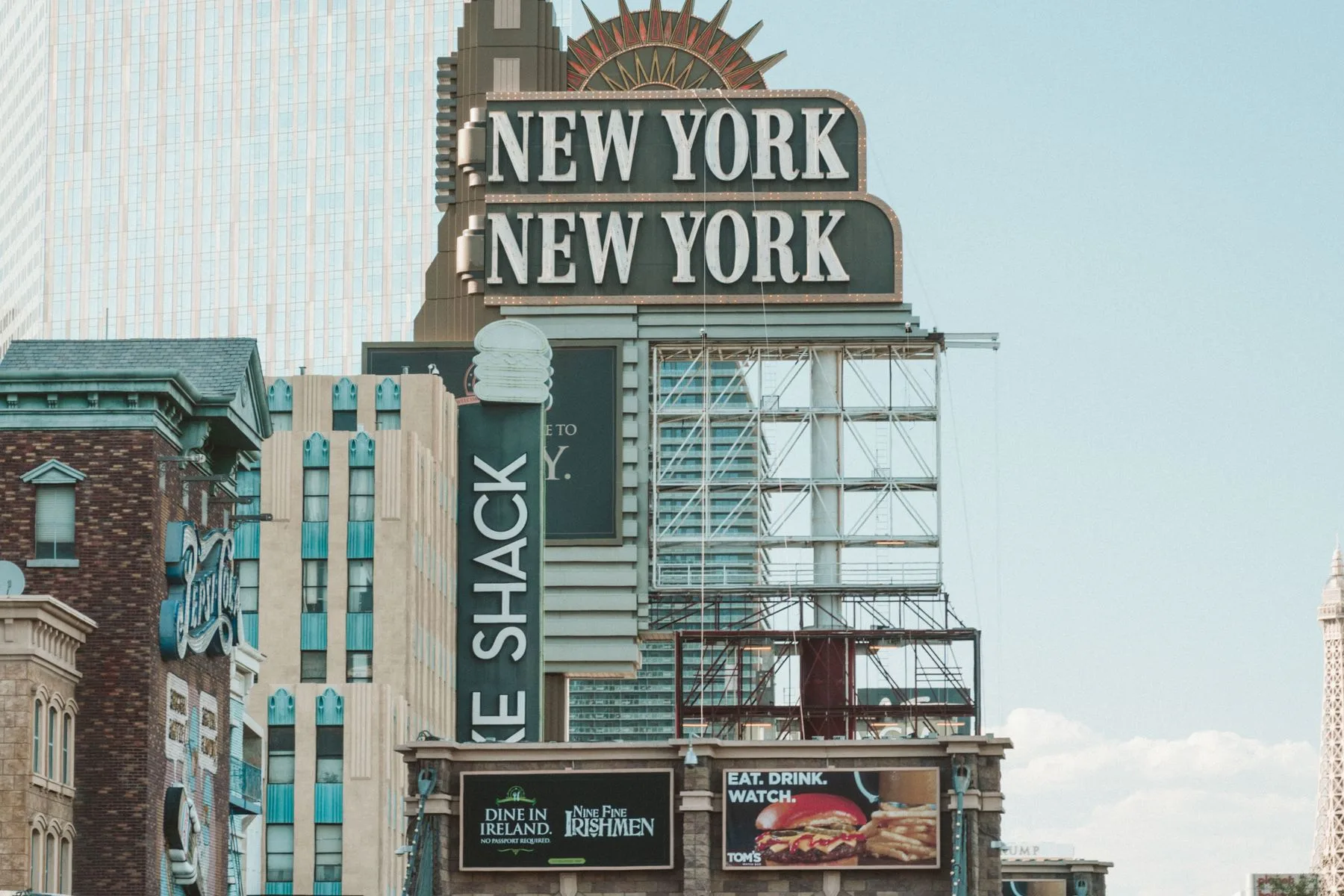 Fondos para Negocios en Nevada: Opciones y Cómo Obtenerlos Ya 2 Vista diurna del Strip de Las Vegas, Nevada