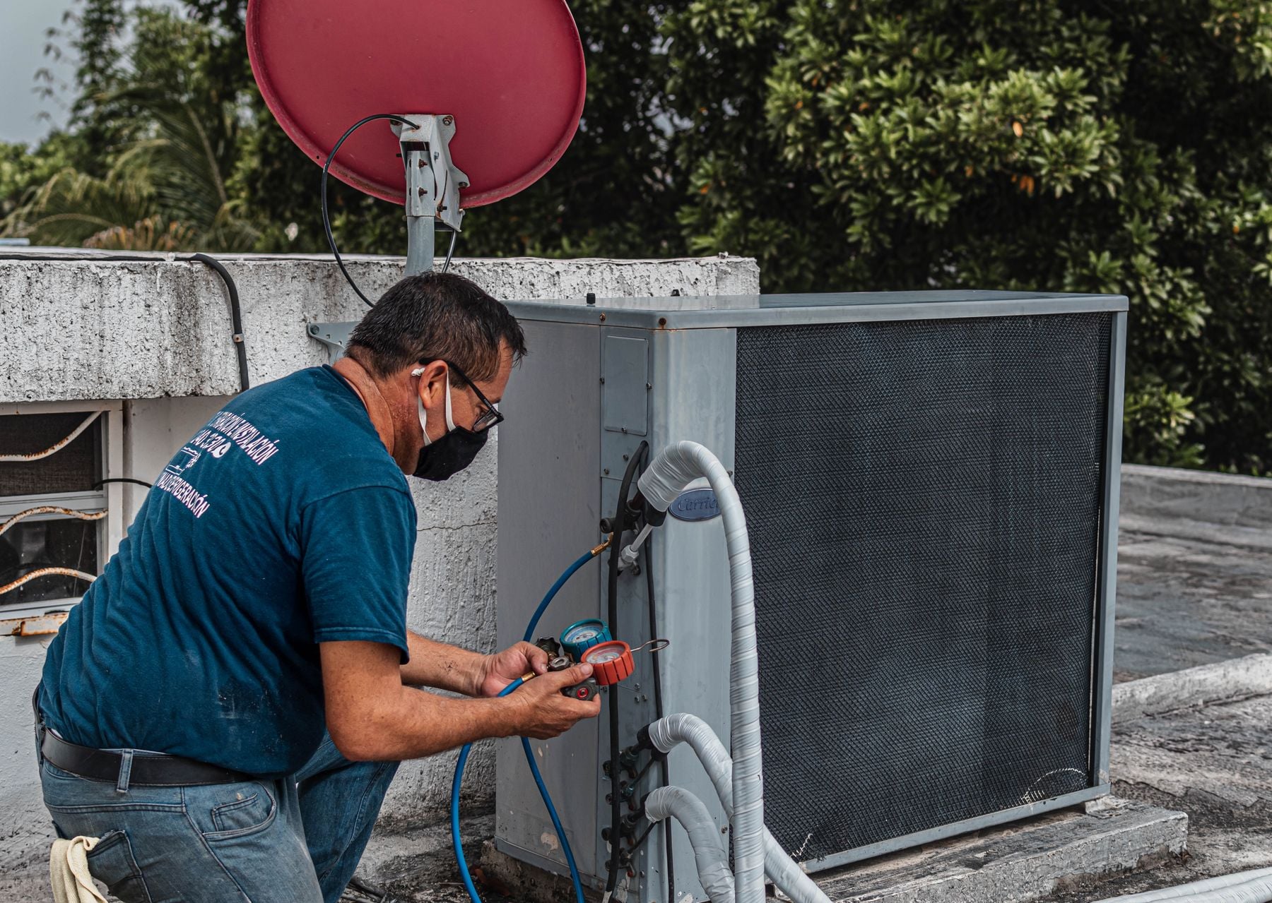 HVAC, Plumbing and Electrical Equipment Financing: Vans, Tools and Specialty Equipment (2026) 2 Technician repairing an outdoor air conditioning unit