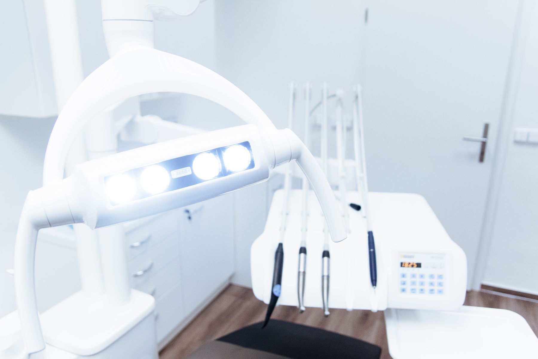 Medical and Dental Equipment Financing: Imaging, Chairs, Lasers and Practice Build-Outs (2026) 2 Modern dental clinic room with advanced dental equipment