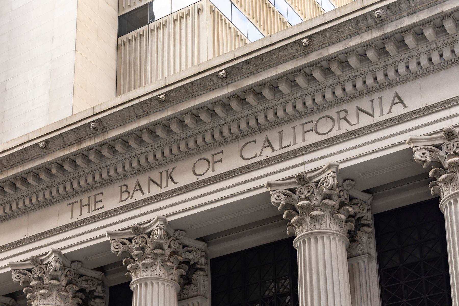 SBA Loan vs Bank Loan: What’s the Difference? 2 Classic bank building with stone columns