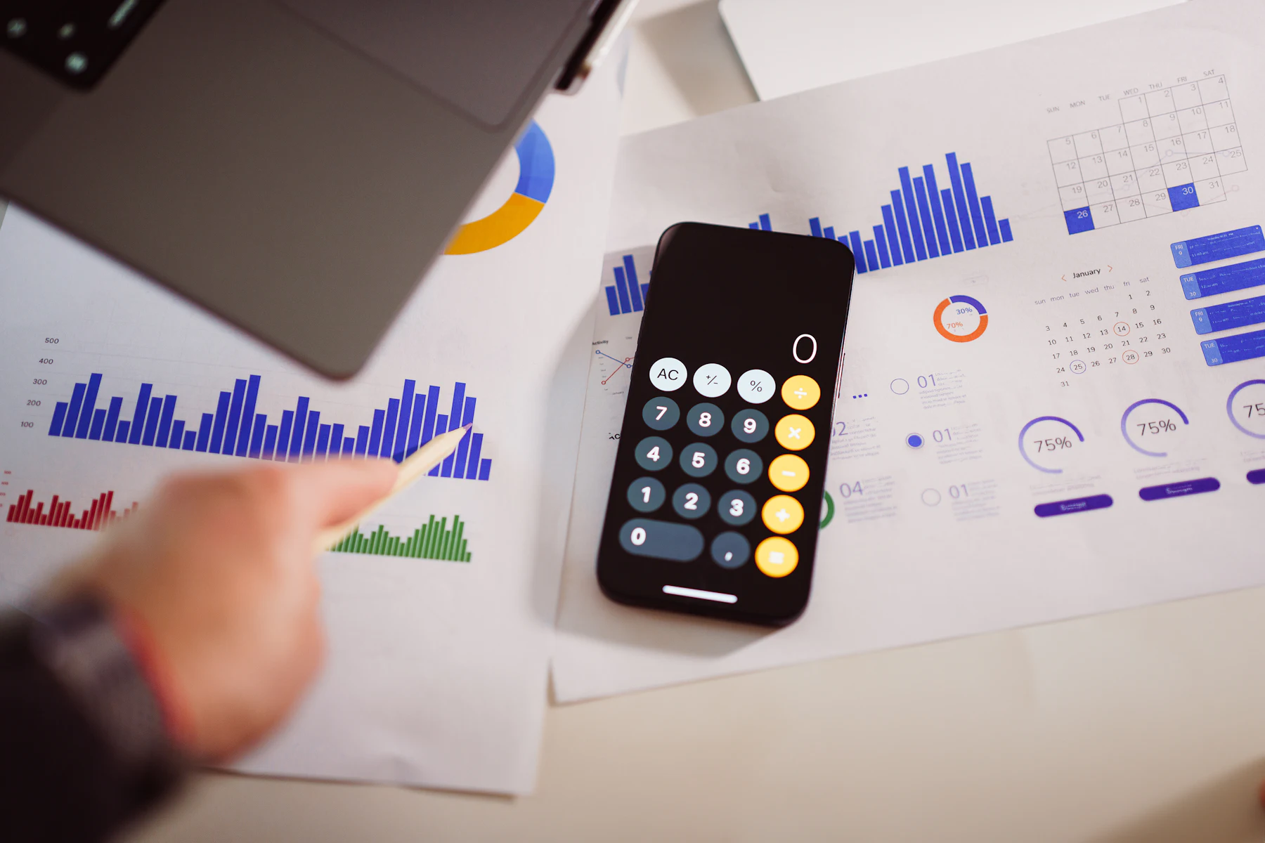 Tendencias de Préstamos para Pequeñas Empresas 2026: Lo Que Muestran los Datos 2 Calculadora sobre gráficas financieras impresas