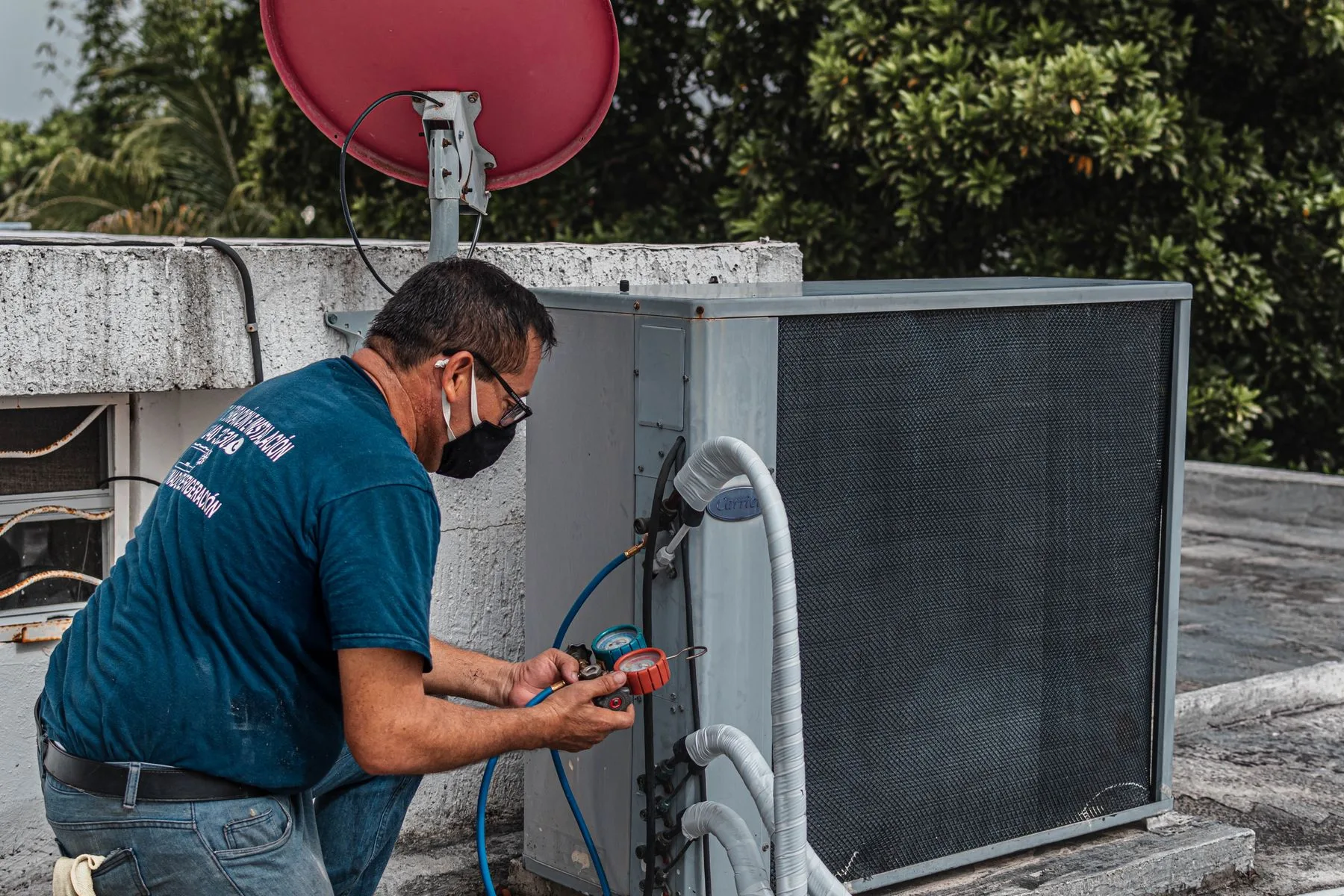 Working Capital Loan vs. Working Capital Funding: Which Fits? 2 HVAC technician checking an air conditioning unit on a service call